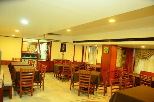 Un lugar para sentarse en HOTEL RATHNA RESIDENCY
