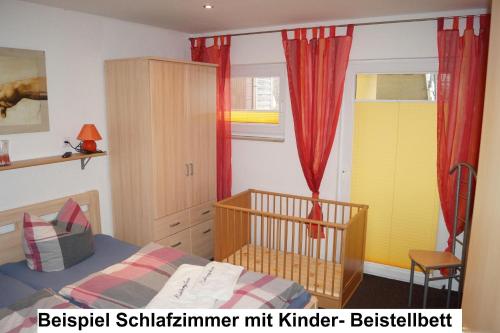 Tempat tidur dalam kamar di Ferienwohnung Robby
