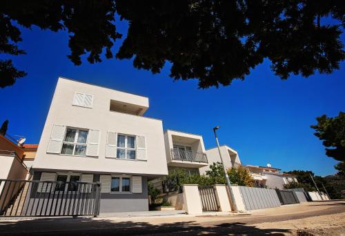 Sea Front Apartments Ivana