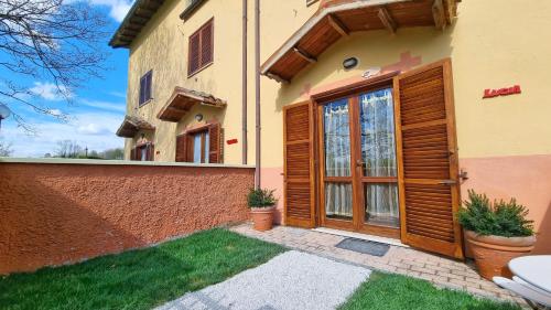 a house with a wooden door and some plants at Selvicolle Country House in Crispiero