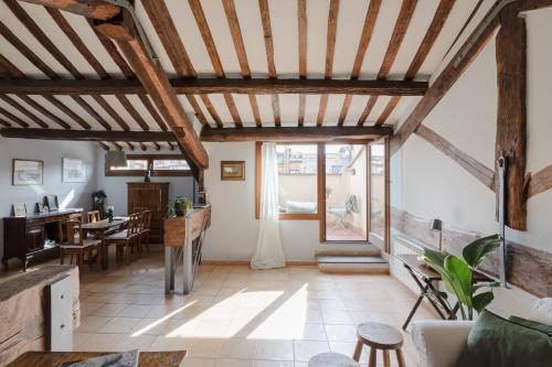 Χώρος καθιστικού στο Amazing penthouse with terrace and rooftop in Trastevere