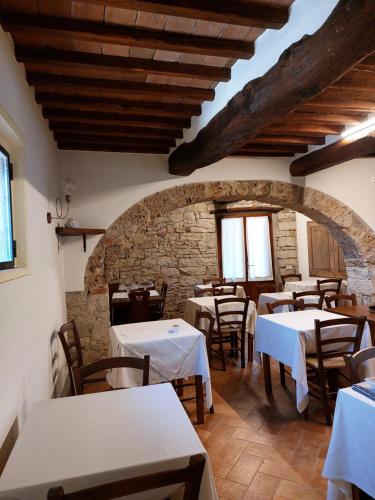 A restaurant or other place to eat at Agriturismo San Sano