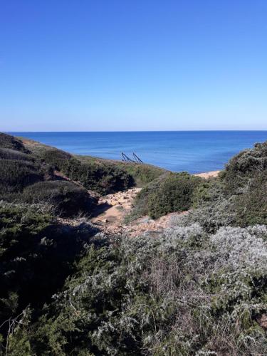 a dirt hill with the ocean in the background at Malvasia room in Brindisi
