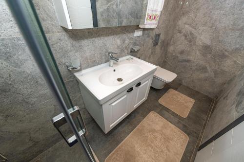Koupelna v ubytování Cedrus Premium -Fethiye'de Denize Yakın 2+1 Lüks Muhafazakar Villa
