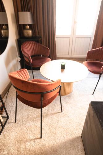 Shiny Mik Super Family Apartment