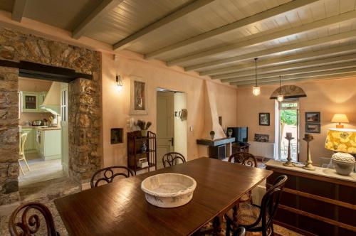 a dining room with a table and a kitchen at Kyparissia Old Town Lodge with amazing sea view in Kyparissia