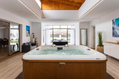 a large bath tub in a living room at Luxury Villa Perla in Caleta De Fuste