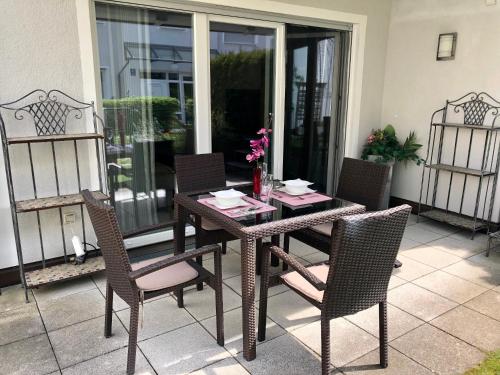 a wooden table and chairs on a patio at Stadtwohnung am Oertelplatz in Munich