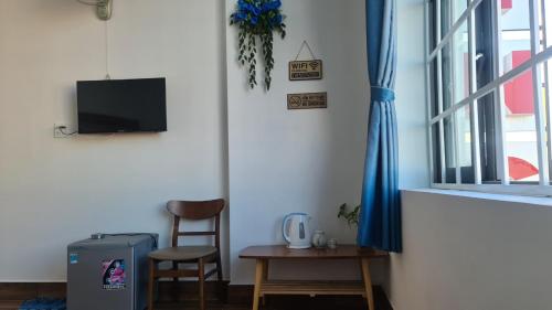 TV a/nebo společenská místnost v ubytování LẠI NGUYỄN BOUTIQUE HOTEL