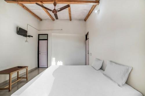 Säng eller sängar i ett rum på Himalayan Homestay