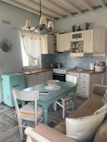 Dapur atau dapur kecil di Geronti Moscha Apartment