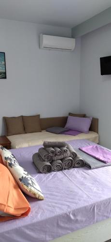 a bed with towels on top of it at Ilio Socrates in Skala Marion