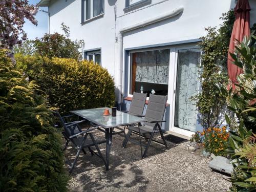 Gallery image of Fewo 7 mit Süd- Terrasse 3 Zimmer Tram-polin Tischtennis Schaukel in Dahme