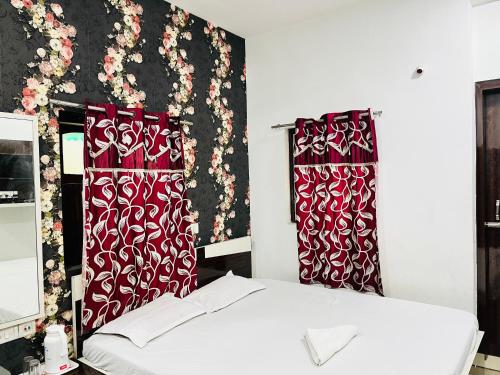 Postel nebo postele na pokoji v ubytování Hotel Airlines