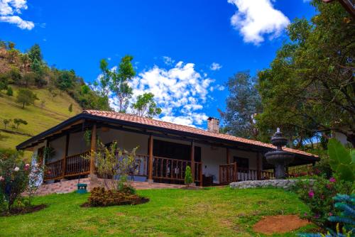 a house with a garden in front of it at leremita biohotel in Silvia