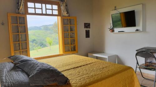A bed or beds in a room at Sitio Aconchego Verde Guararema