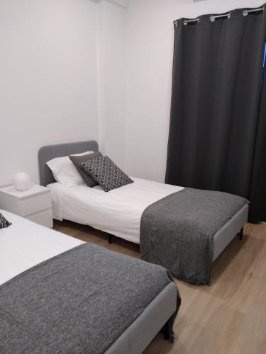 Säng eller sängar i ett rum på TMJ Apartamento