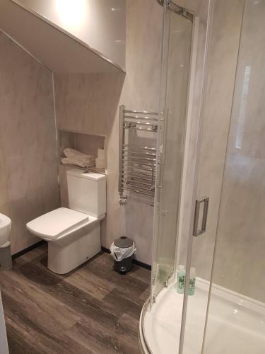 Koupelna v ubytování Highfields Living - All Rooms Ensuite- Free Wifi- Free Local Parking