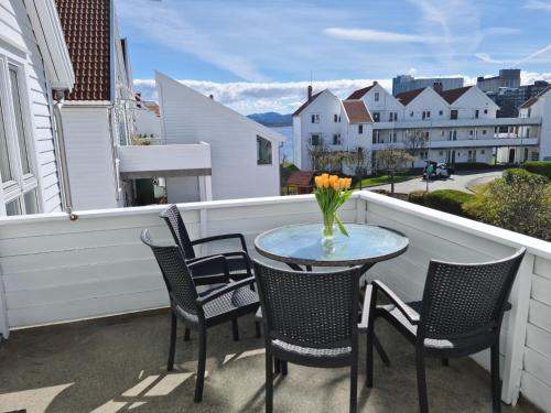 Μπαλκόνι ή βεράντα στο Silent Seaview Luxury Apartment Grasholmen