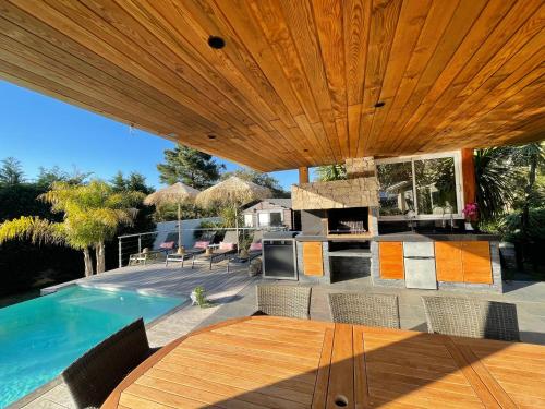 Villa CASA BAGGIA, proche plage, piscine à débordement chauffée, pool house