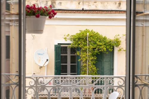 Mitropoleos Suite
