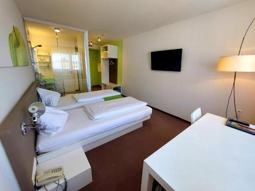 Postel nebo postele na pokoji v ubytování STAY.inn Comfort Art Hotel Schwaz