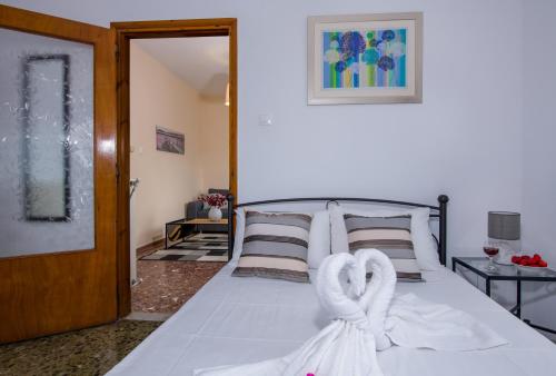 Postel nebo postele na pokoji v ubytování Plaka House
