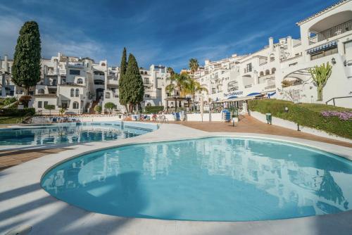 Freshly renovated, modern penthouse Pueblo Evita!