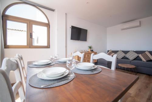 Freshly renovated, modern penthouse Pueblo Evita!