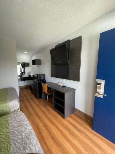 Kuchyň nebo kuchyňský kout v ubytování Motel 6-Port Allen, LA - Baton Rouge