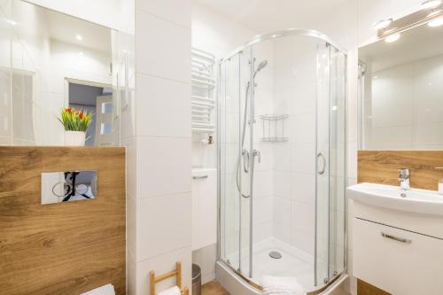 a bathroom with a shower and a sink at AP Apartments Kołobrzeska in Gdańsk