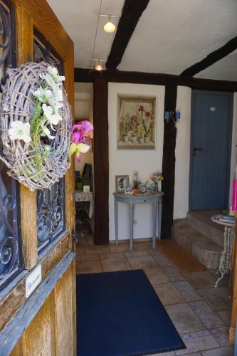 a room with a wicker basket with flowers in it at Villa Velo in Eschwege