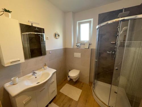 Kúpeľňa v ubytovaní Apartment LaDoNi - #new#big#spacious#large garden