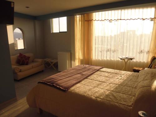 Łóżko lub łóżka w pokoju w obiekcie Hotel Mediterraneo Arequipa