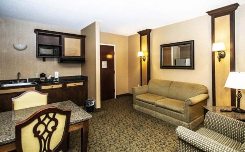 a hotel room with a couch and a living room at Heritage Hills Golf Resort & Conference Center in York