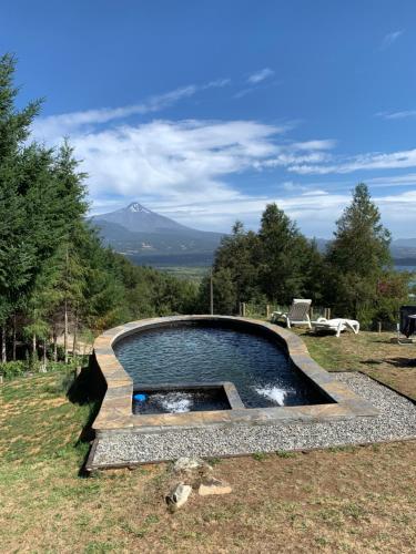 Casa Pucón Vista Lago y Volcan tesisinde veya buraya yakın yüzme havuzu