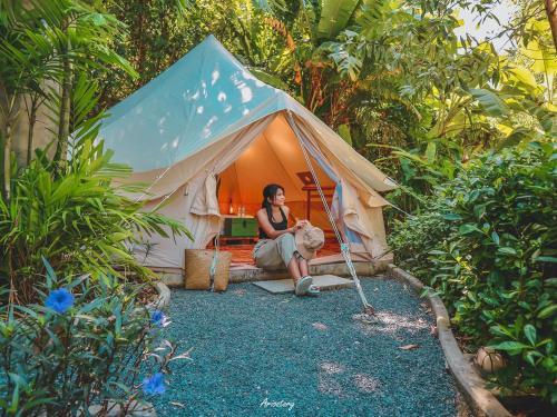 Κήπος έξω από το Roost Glamping - SHA Certified