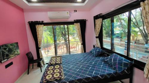 Ένα ή περισσότερα κρεβάτια σε δωμάτιο στο KHOT HOLIDAY HOMESTAY