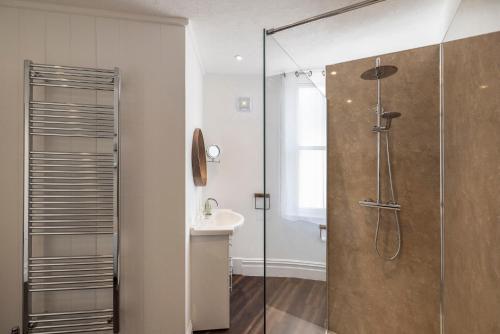 a bathroom with a shower and a sink at Modern Cottage for Couples, Parking, 3 Min 2 Beach in Beer