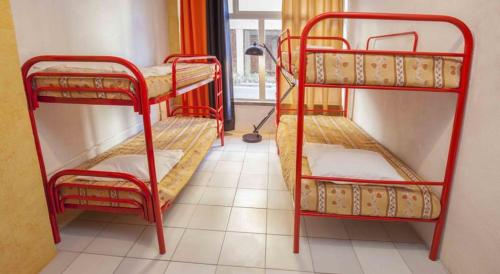Un ou plusieurs lits superposés dans un hébergement de l'établissement Pereira Guesthouse Cecilia Inn