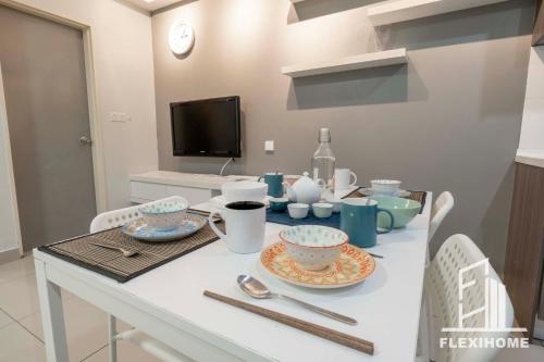 Una cocina o cocineta en 10am-6pm, SAME DAY CHECK IN AND CHECK OUT, Work From Home, The Hyve-Cyberjaya, Private Studio by Flexihome-MY