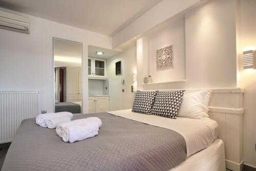 a bedroom with a large bed with two towels on it at Katerina mare in Naousa