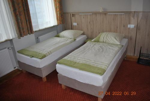 Postel nebo postele na pokoji v ubytování Pokoje z łazienkami