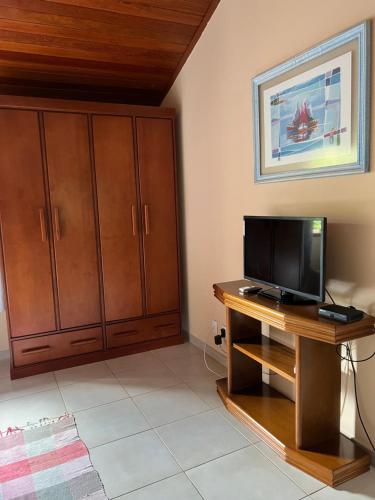 Televisyen dan/atau pusat hiburan di Via Mare Apartamentos Búzios