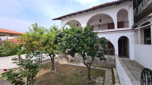Gallery image of FAMILY HOUSE in Pefkochori