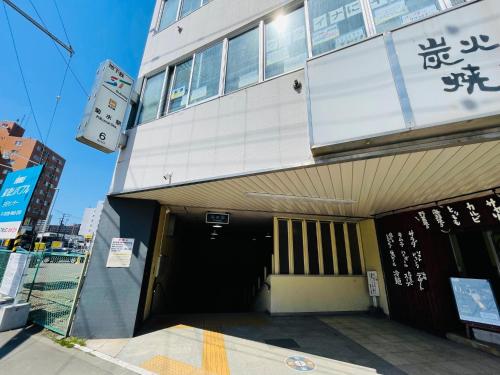 a building with a door in front of it at 観光や仕事に便利ｻｰﾋﾞｽｱﾊﾟｰﾄﾒﾝﾄ札幌さくら2-2小型犬滞在可能 in Toyohira