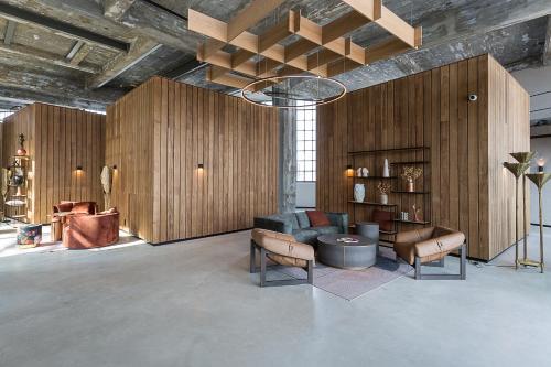 Χώρος καθιστικού στο Hotel de Timmerfabriek I Kloeg Collection