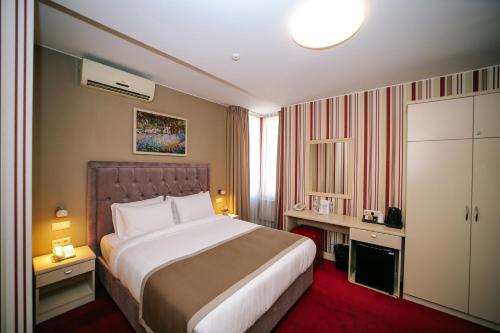 מיטה או מיטות בחדר ב-Sharden Villa Boutique Hotel
