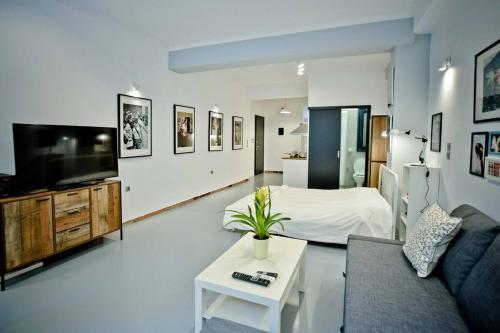 A television and/or entertainment centre at The old Tailor Factory White Room