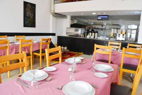 Rose Valley Hotelにあるレストランまたは飲食店